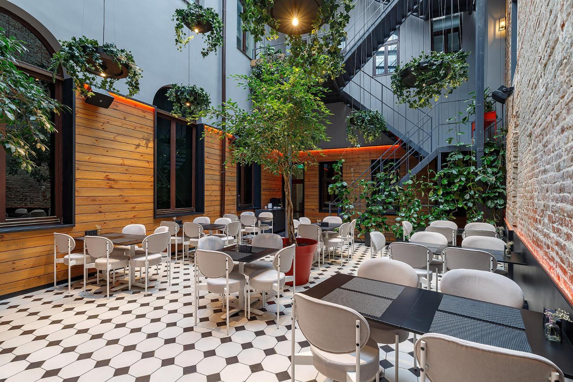 Ferenc Hotel & Restaurant Lviv Exterior photo